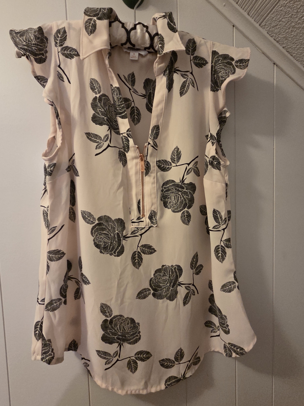 Candie's Black and Cream Floral Shell Top